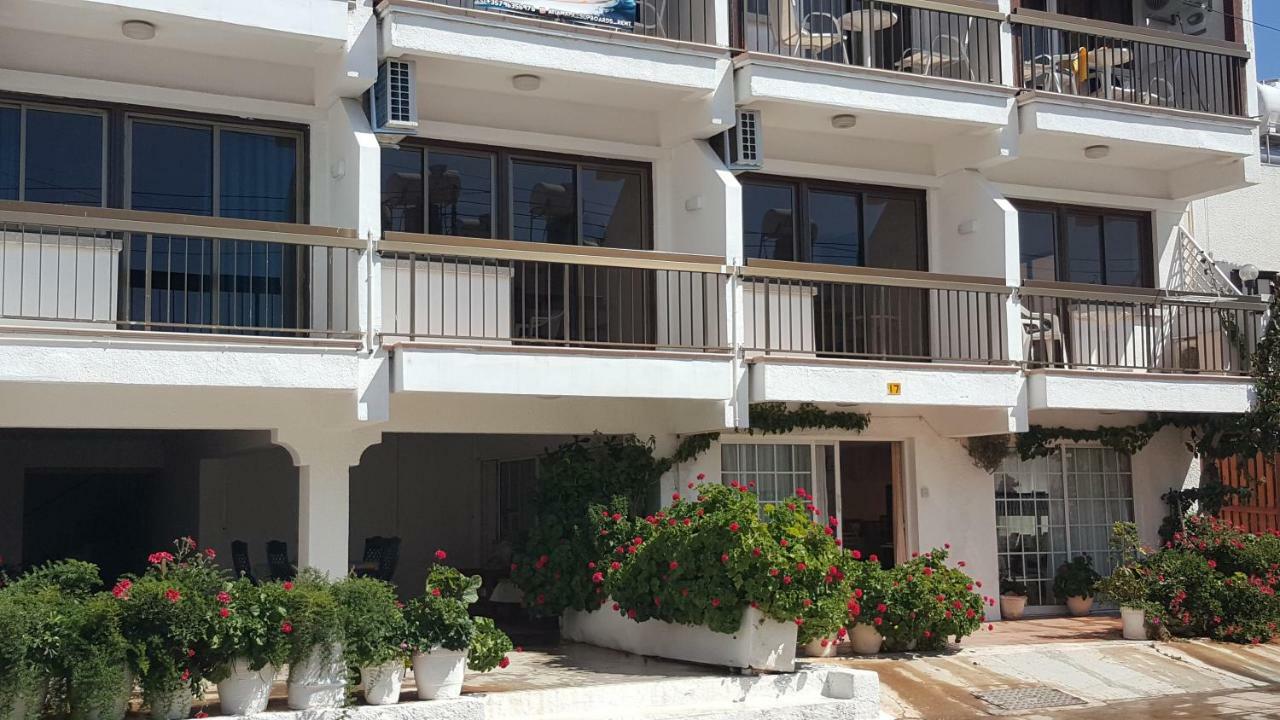 Manoli Apartments Agia Napa Buitenkant foto